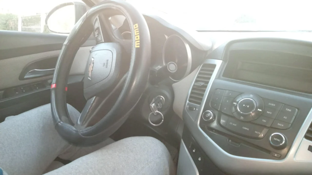 Chevrolet CRUZE - Photo 6