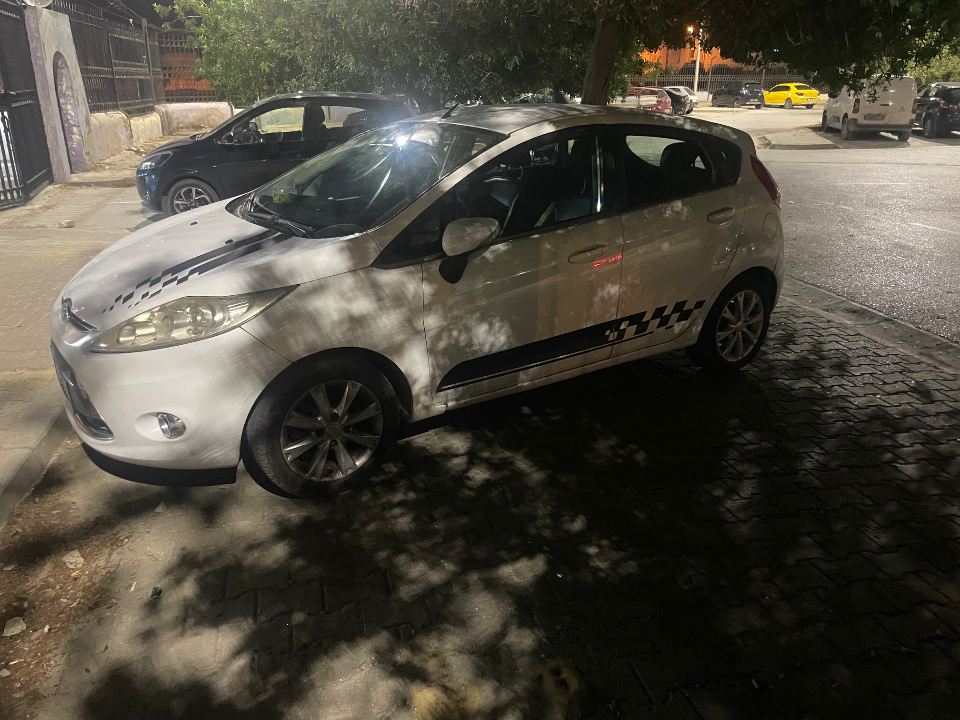 Ford FIESTA - Photo 3