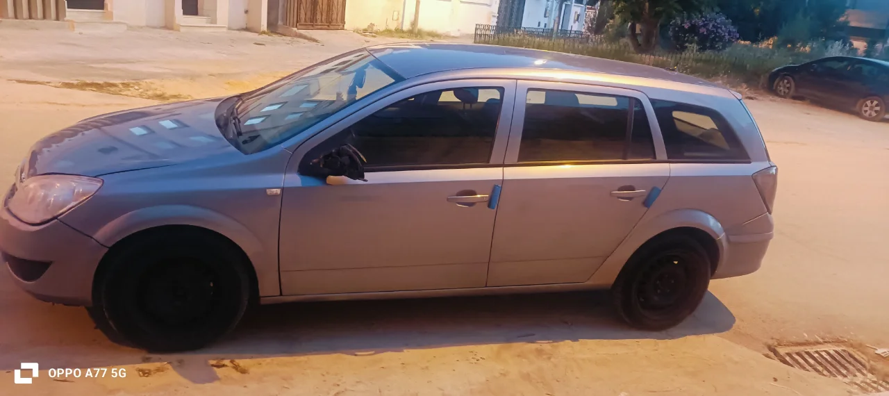 Opel Astra - Photo 2