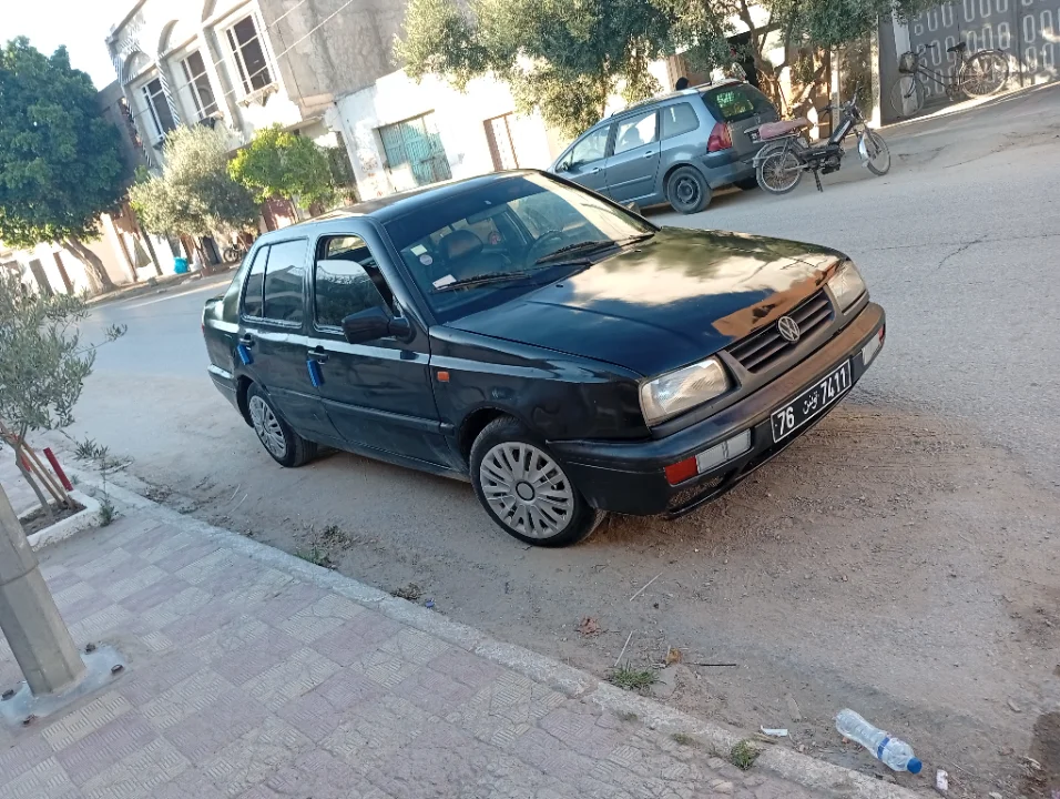 Volkswagen Vento - Photo 3