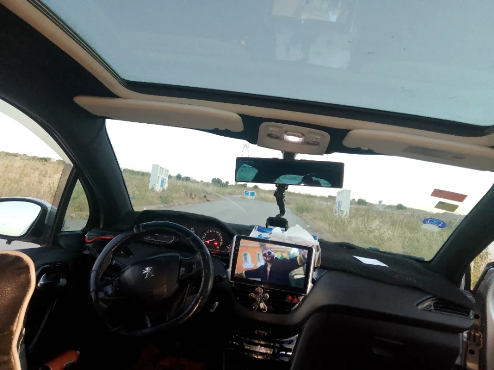 Peugeot 208 - Photo 10