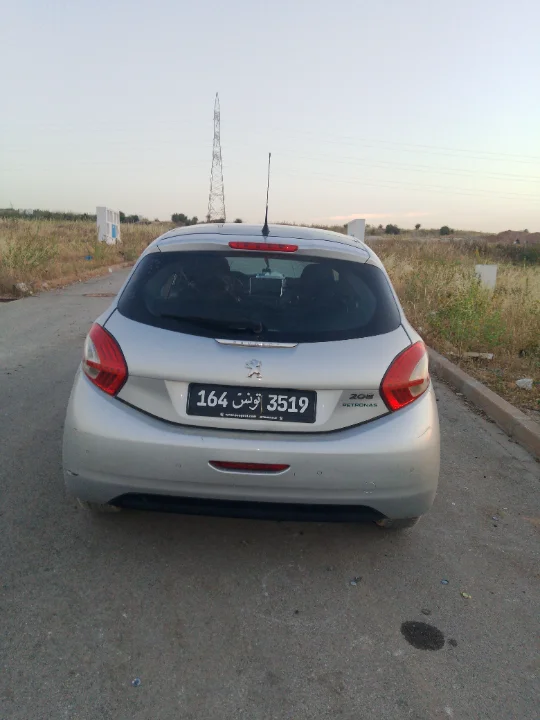 Peugeot 208 - Photo 8