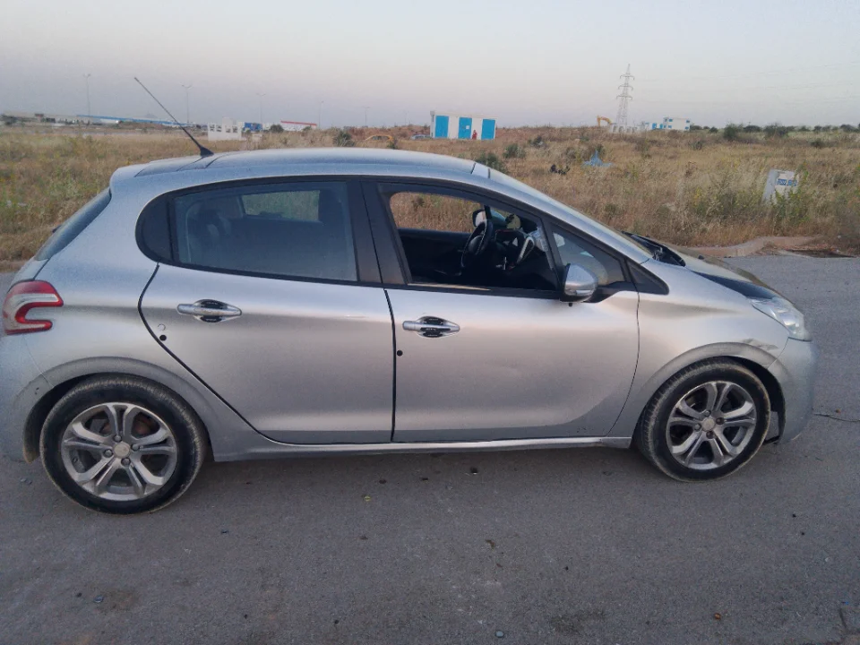 Peugeot 208 - Photo 7