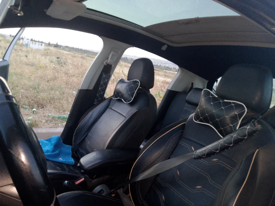Peugeot 208 - Photo 6