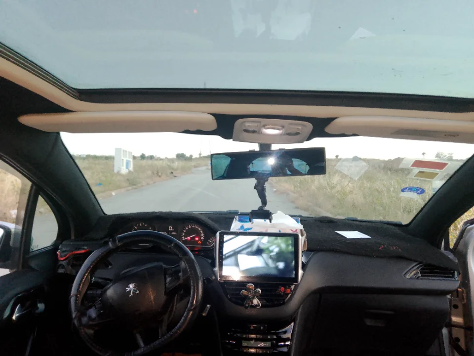 Peugeot 208 - Photo 5