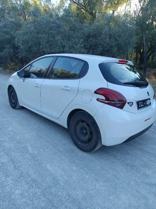 Peugeot 208 - Photo 11