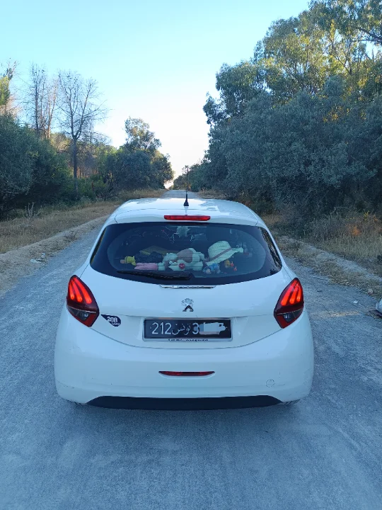 Peugeot 208 - Photo 3