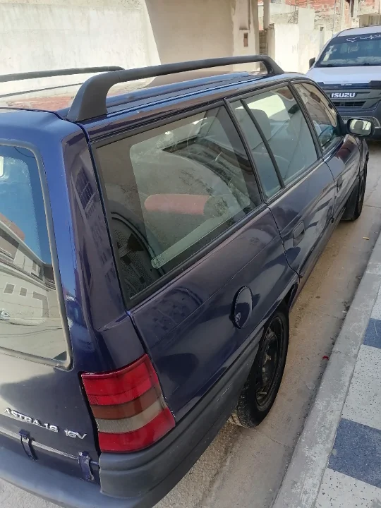 Opel Astra - Photo 3