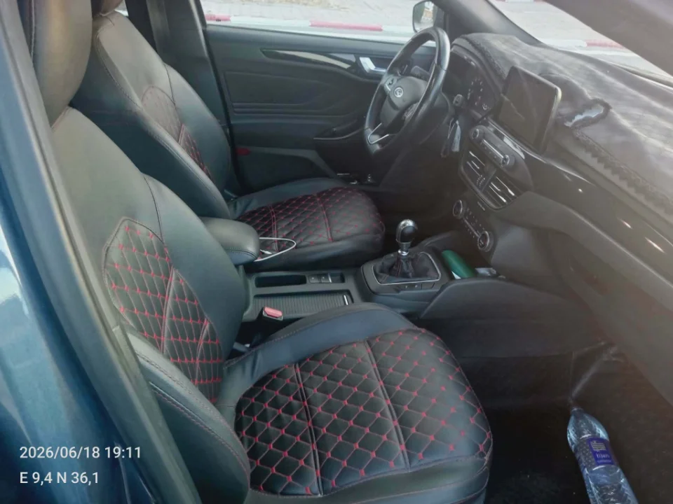 Ford FOCUS - Photo 6