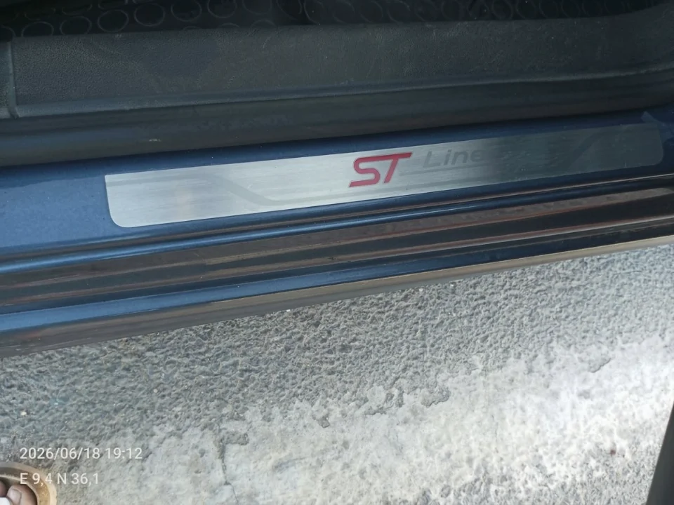 Ford FOCUS - Photo 2