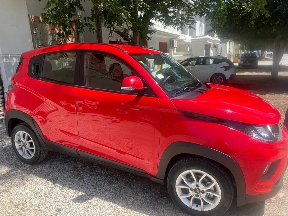 Mahindra KUV 100 - Photo 3