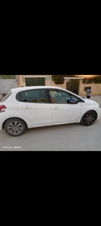Peugeot 208 - Photo 3