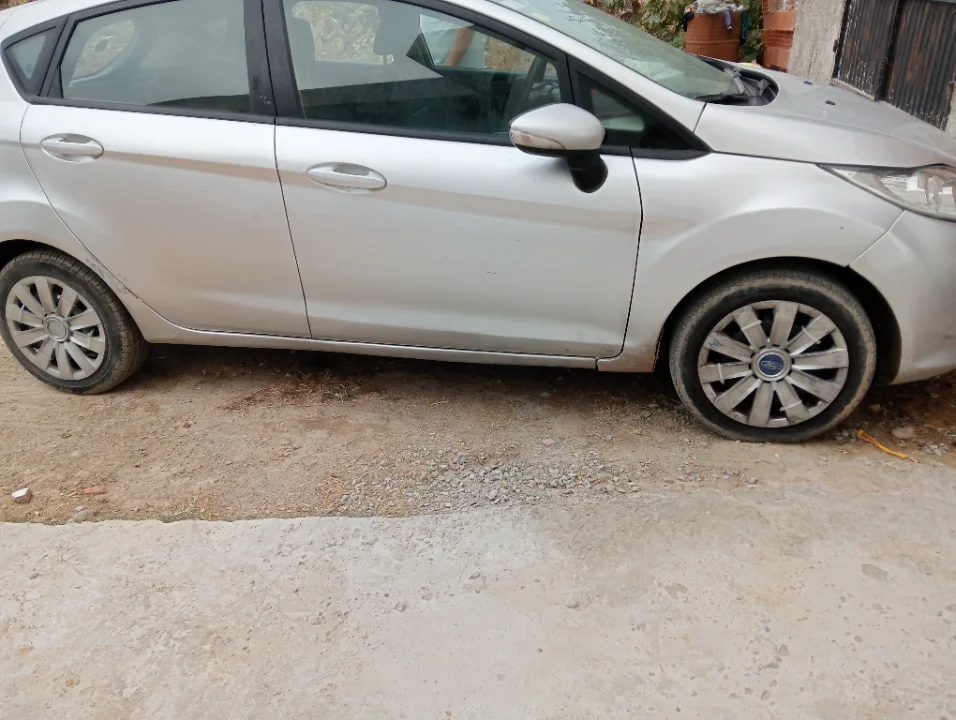 Ford FIESTA - Photo 2