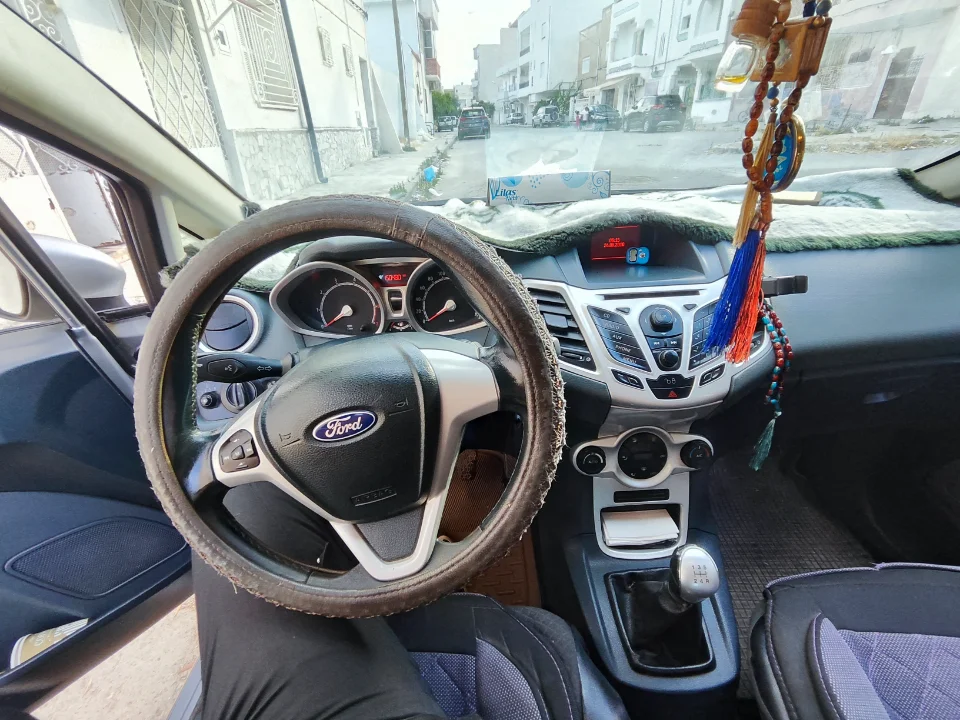 Ford FIESTA - Photo 4