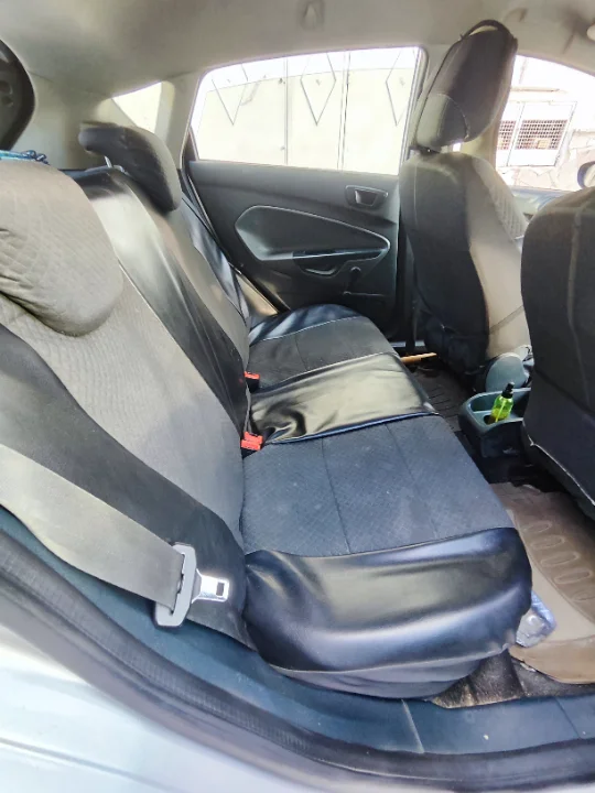 Ford FIESTA - Photo 2