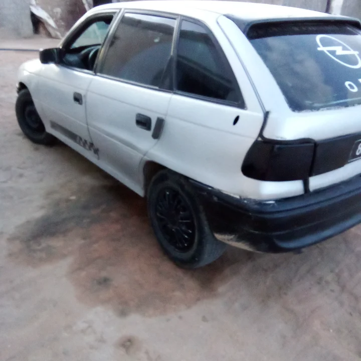 Opel Astra - Photo 2
