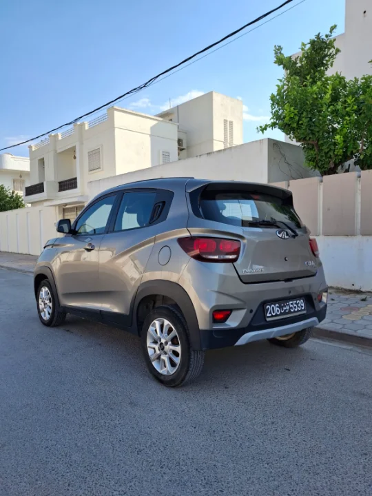Mahindra KUV 100 - Photo 3