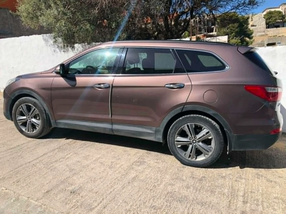 Hyundai SANTA FE - Photo 2