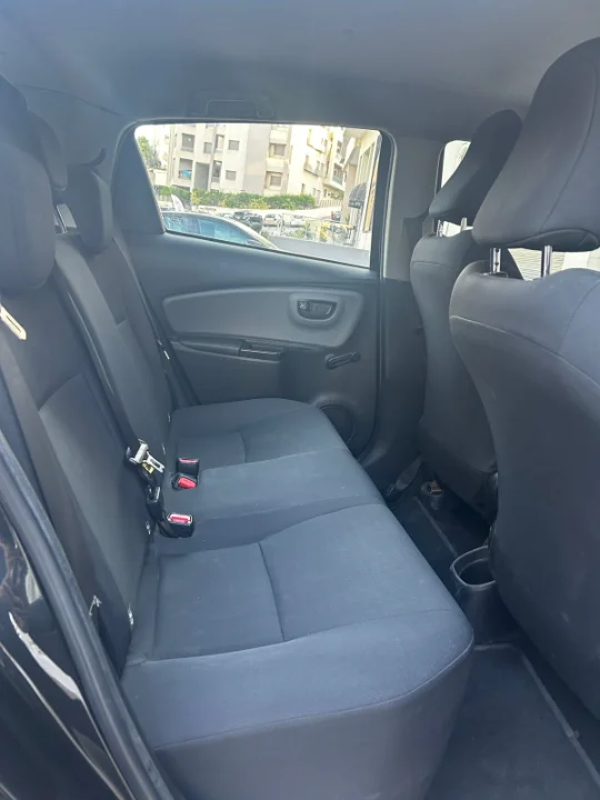 Toyota Yaris - Photo 8