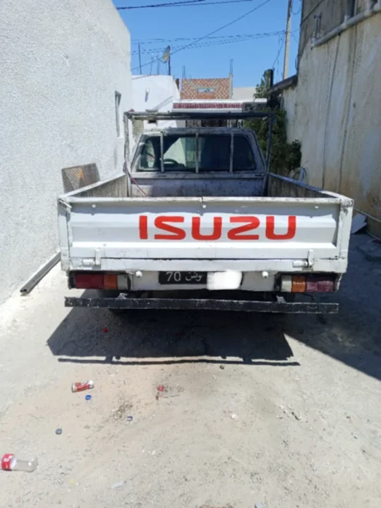 Isuzu AUTRE - Photo 3