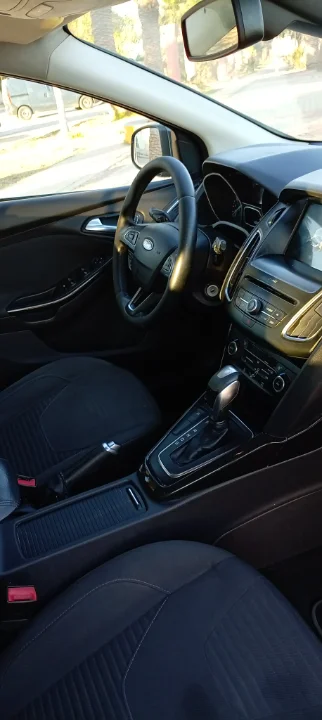 Ford FOCUS - Photo 6
