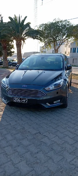 Ford Focus 2018 Essence titniume turbo