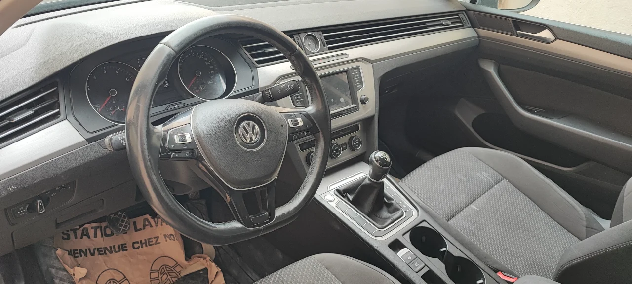 Volkswagen Passat - Photo 2