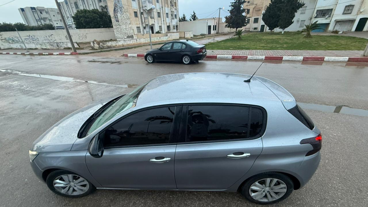 Peugeot 308 - Photo 2