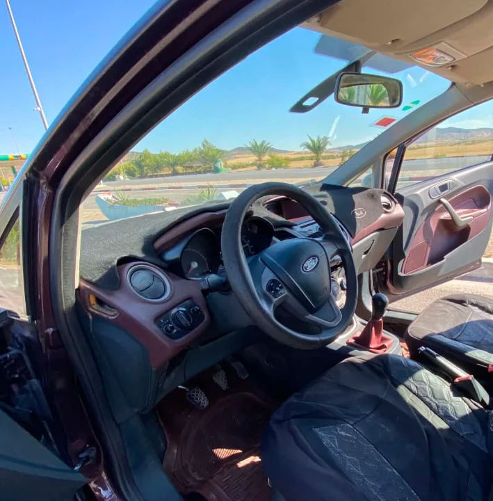 Ford FIESTA - Photo 2