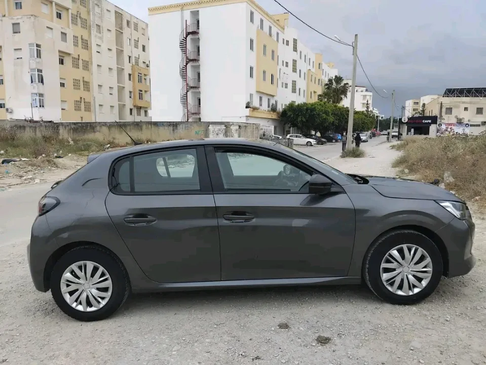 Peugeot 208 - Photo 3