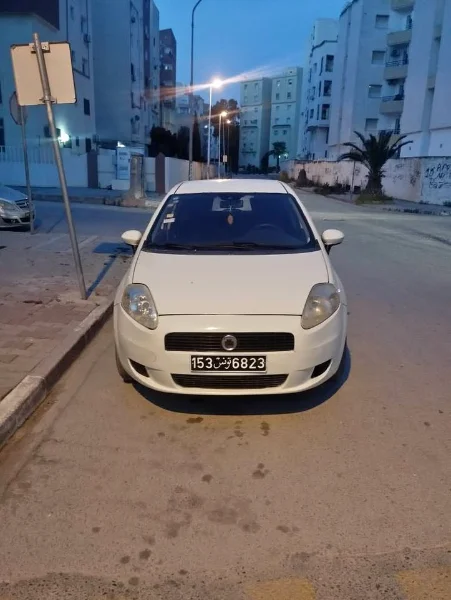 Fiat Grande punto 2011 Essence 179 000 km Tunis