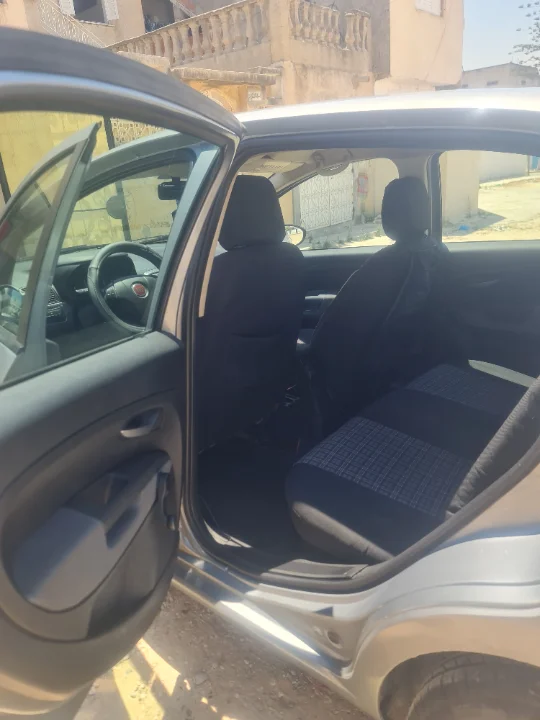 Fiat GRANDE PUNTO - Photo 2