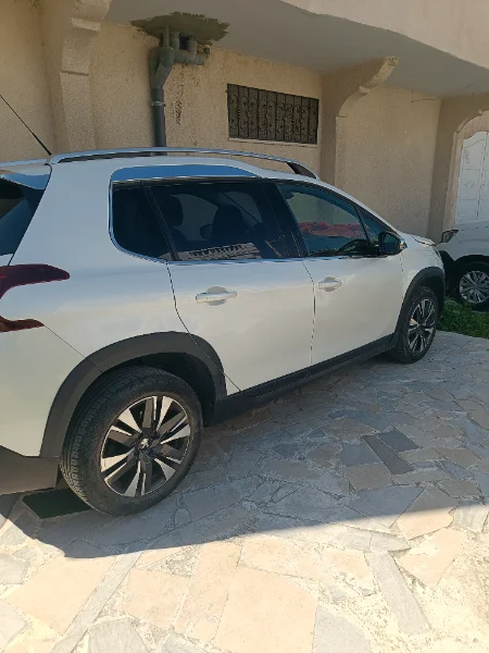 Peugeot 2008 - Peugeot 2008 2019 Essence 119 000 km Ben arous