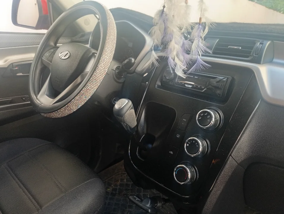 Mahindra KUV 100 - Photo 5