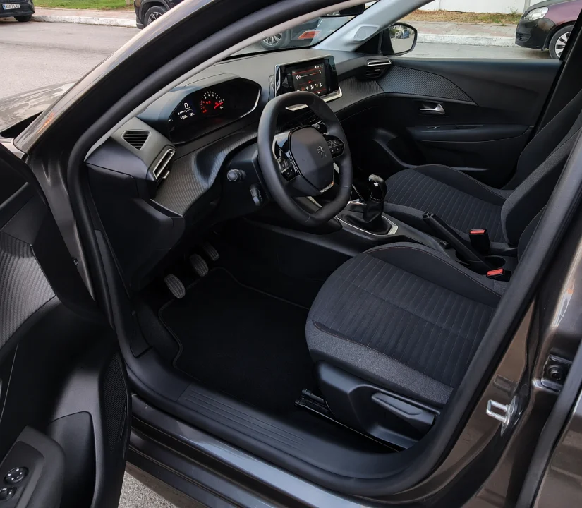 Peugeot 208 - Photo 2