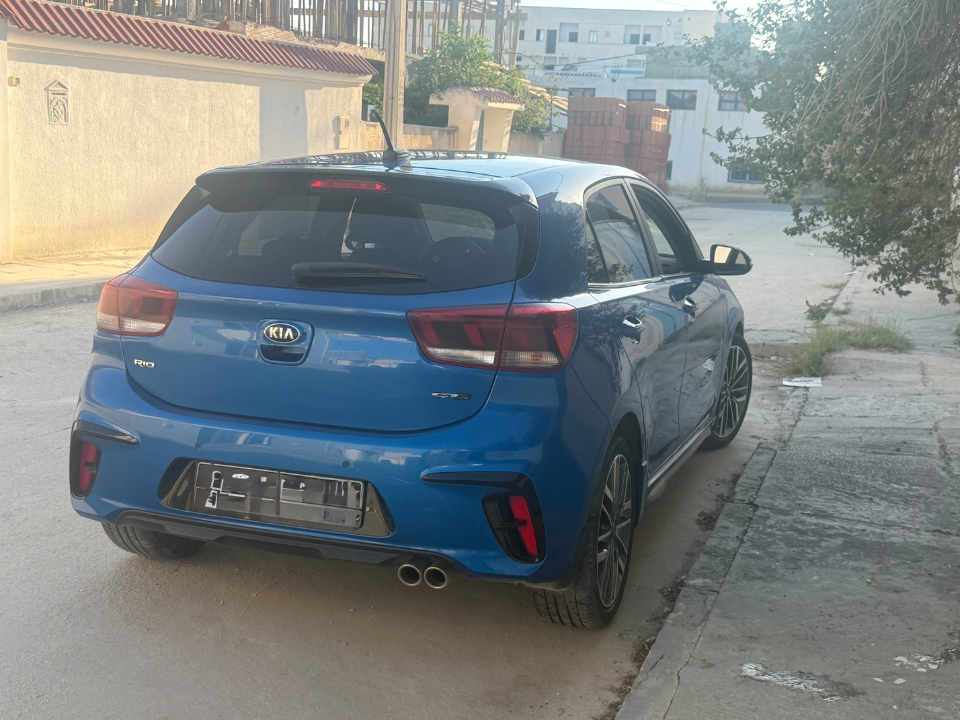 Kia RIO - Photo 9