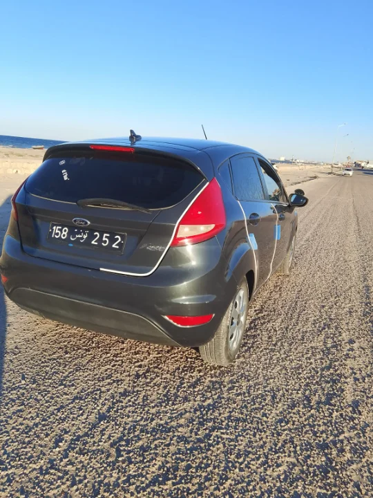 Ford FIESTA - Photo 4