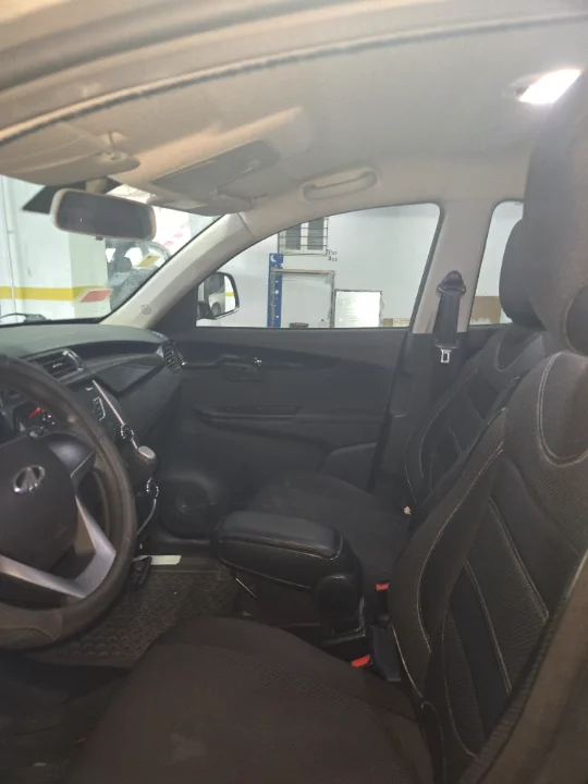 Mahindra KUV 100 - Photo 2