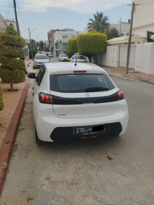 Peugeot 208 - Photo 2