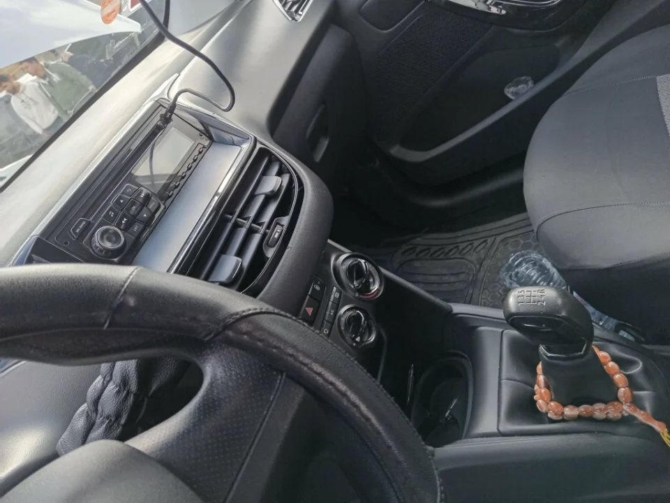 Peugeot 208 - Photo 9