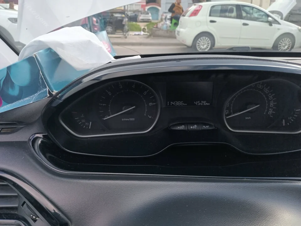 Peugeot 208 - Photo 5