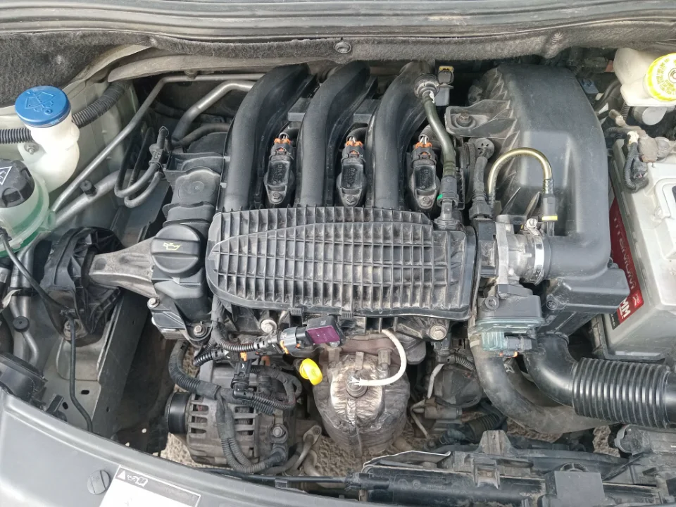 Peugeot 208 - Photo 2