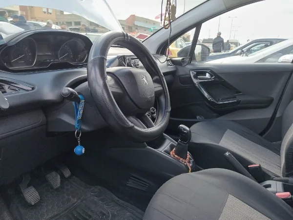 Peugeot 208 - Photo 6
