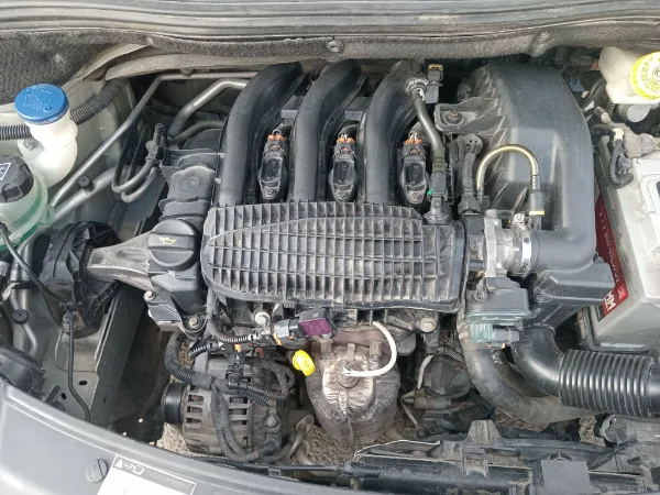 Peugeot 208 - Photo 2