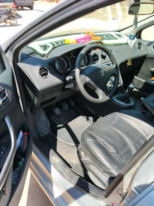 Peugeot 308 - Photo 2