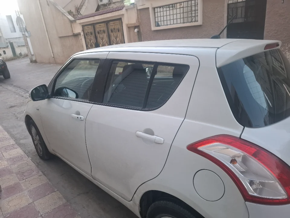 Suzuki Swift - Photo 4