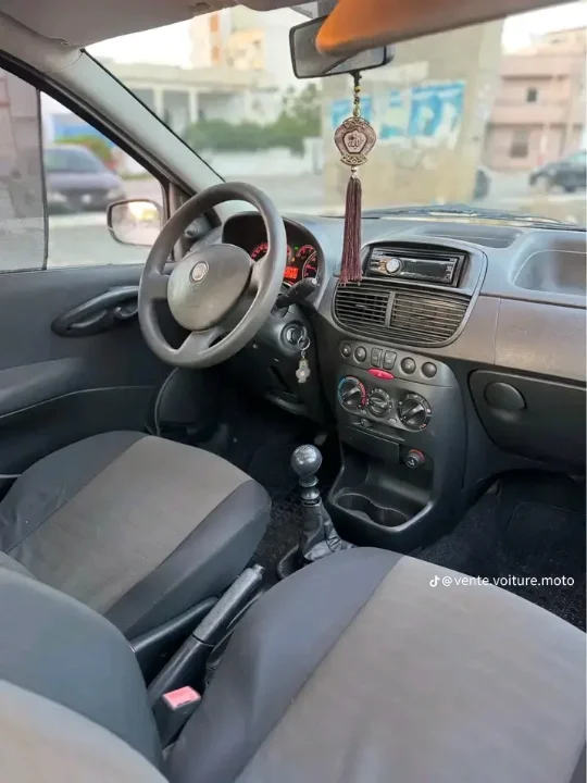Fiat PUNTO - Photo 4