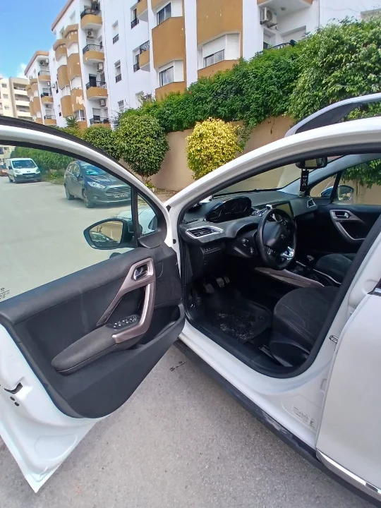 Peugeot 2008 - Photo 6