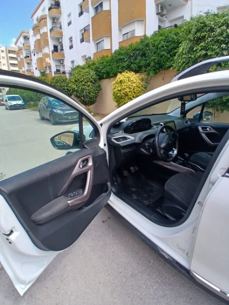 Peugeot 2008 - Photo 6
