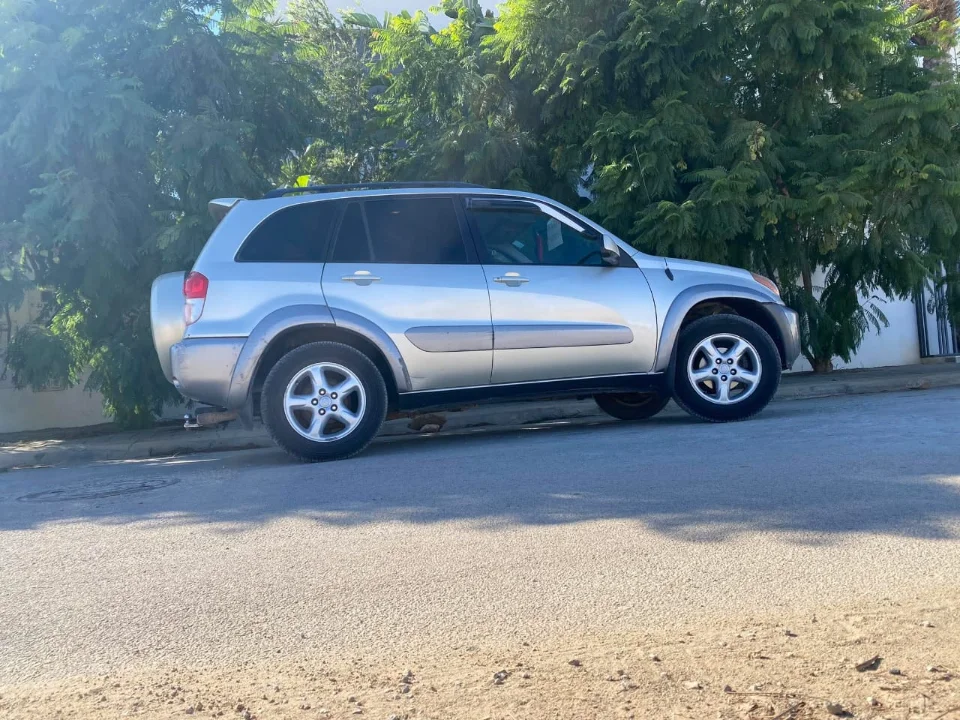 Toyota RAV4 - Photo 4